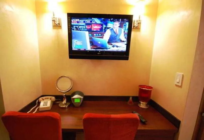 Life Hotel New York 4*,